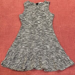 GAP size 4 wm’s Gray heathered flirty  Dress
